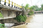 Tim Kementerian PUPR Cek Kondisi Jembatan Sei Rokan yang Rusak Parah