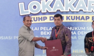Kakanwil Raih Penghargaan Terbaik I di Lokakarya KUHP-KUHAP UGM, Tegaskan Komitmen Transformasi Hukum di Riau