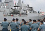 TNI-AL Sambut Kedatangan Kapal Perang Australia HMAS Toowoomba