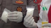 Digerebek saat Asyik Nyabu di Kamar Kos, Suami Kabur Tinggalkan Istri