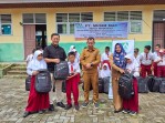 Perkuat Pendidikan Daerah, PT Musim Mas Bagikan 480 Paket Sekolah di 16 SD Pelalawan
