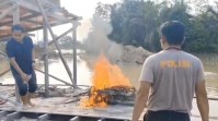 Polisi Sikat Tambang Ilegal di Sungai Bawang Kuansing, Rakit PETI Dimusnahkan