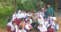 Libatkan Anak Sekolah, Polsek Ukui Galakkan Program Polri Peduli Lingkungan