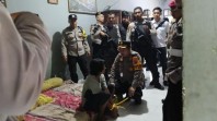 Polisi Gerebek 'Kampung Teleng' Air Molek, Puluhan Warga Dites Urine-Ditangkap