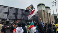 Terinspirasi dari RI, Bendera One Piece Menjalar ke Demo Nepal-Prancis