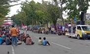 Unjuk Rasa di Kantor Gubernur Riau, Warga Tolak Relokasi Tanpa Solusi