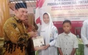 Legislator Gerindra Serahkan Bantuan PIP untuk 100 Pelajar di Sidoarjo