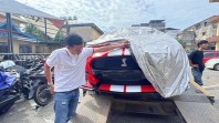 Ford Mustang Tabrak Pohon di Jalan Sudirman, Pengemudi Terluka