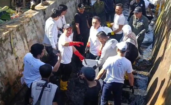 Wamen LH Mau Bikin Wetland untuk Saring Sampah di Sungai Cipinang Depok