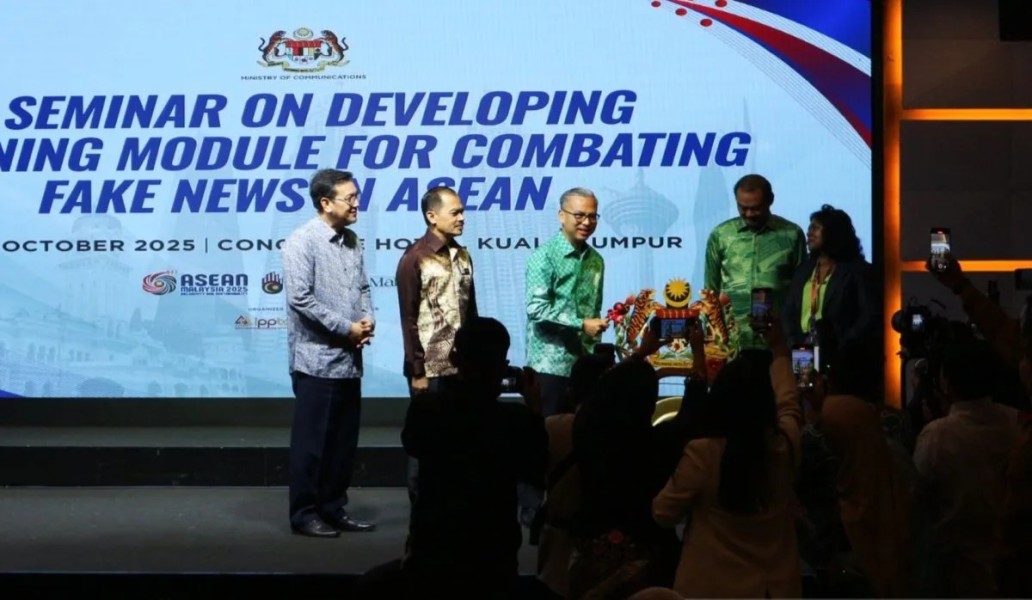 Guru Dan Siswa Di Kaltim Dibekali Keterampilan AI Skala  Internasional