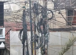 Apjetel Riau: Tak Cuma Rusak Estetika, Kabel dan Tiang Fiber Optik Liar juga Makan Korban