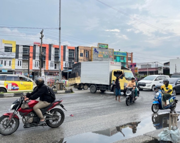 Warga Keluhkan Aktivitas Pak Ogah di Sejumlah Jalan Pekanbaru