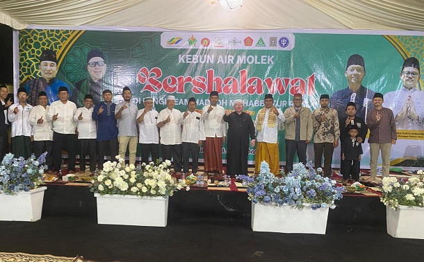 Ratusan Jamaah Air Molek Bershalawat Bersama PTPN IV Regional III