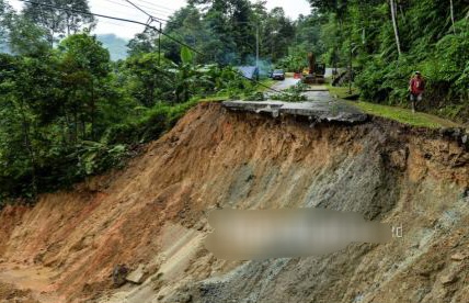 Longsor, Jalan Nasional Jambi-Sumbar Lumpuh Total