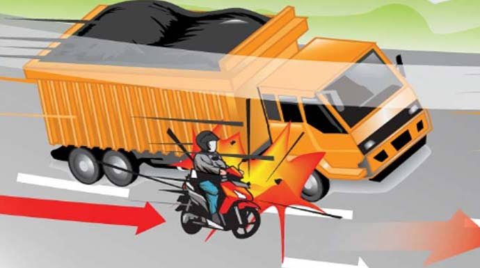 Truk Tronton Tabrak Motor Tewaskan Seorang Nenek di Kuansing