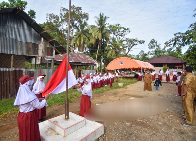 Kemendikdasmen Wajibkan Sekolah Gelar Upacara Bendera Tiap Senin