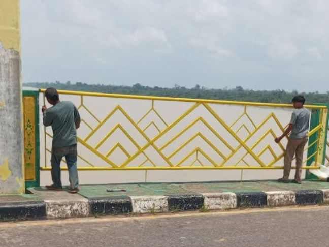 Besi Pembatas Jembatan Pedamaran Dicuri, PUPR PKPP Riau Perbaiki Cepat, Bupati Rohil Ucapkan Terima Kasih