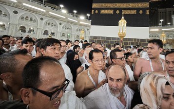 DPR Ungkap Alasan Pemerintah Izinkan Umrah Mandiri di UU Baru