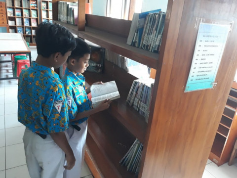 5 Manfaat Membaca Karya Sastra bagi Pelajar
