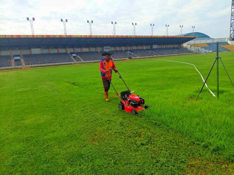 Rumput Stadion Kaharuddin Nasution Siap Sambut Liga 2