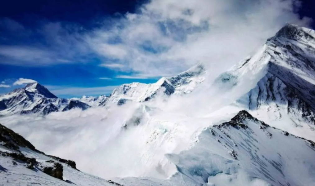 Longsoran Salju Mematikan di Yunani, Empat Pendaki Hilang Nyawa