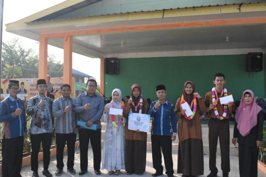 Tim Riset MAN 3 Pekanbaru Sabet Dua Juara di Kompetisi Nasional