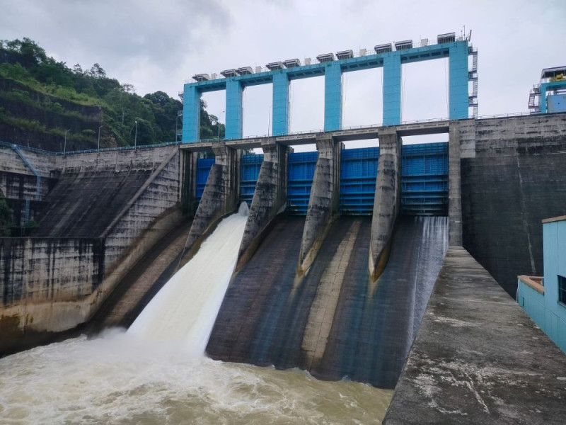 PLTA Koto Panjang Tutup Seluruh Pintu Waduk   