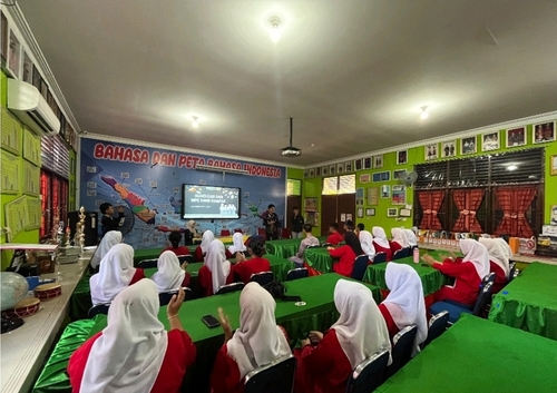 Cegah Bullying, Mahasiswa Kukerta UNRI Beri Edukasi Komunikasi Organisasi di SMAN 7 Pekanbaru