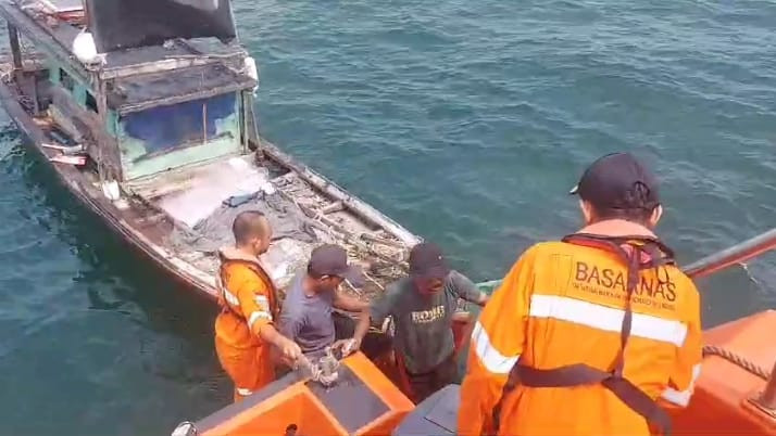 Tiga Nelayan Terombang-ambing Tanpa Minum Selama Tiga Hari di Laut Selat Malaka