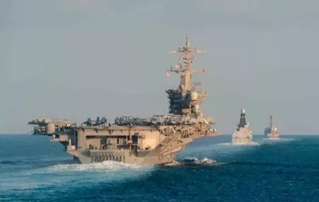 Selat Hormuz Tegang! 6 Kapal Perang Iran Coba Cegat Tanker AS