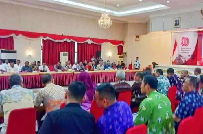 Gubernur Riau Panggil Perusahaan Besar Terkait Jalan Rusak di Siak