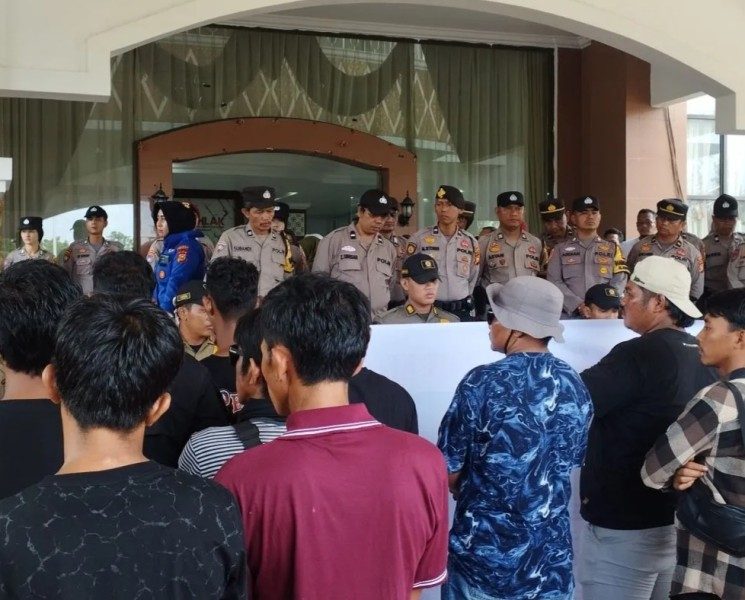 Protes pengrusakan sungai, ratusan Warga Dumai berunjukrasa minta diusut tuntas