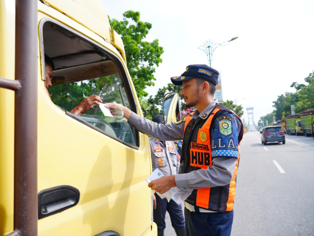 Dilarang Bupati Siak, Truk Sawit ODOL Kerap Lewat di Jalan Lintas Bungaraya saat Jam Masuk Sekolah