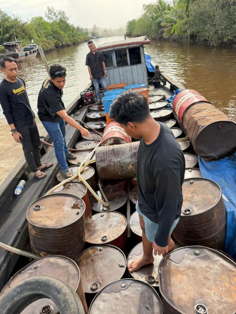Kapal Kayu KM Surya Tertangkap Angkut 5 Ribu Liter Bio Solar Tanpa Dokumen
