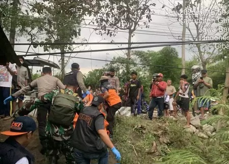 Polisi Cari Identitas Mayat Kerangka Tergantung di Cibatu Laki-laki