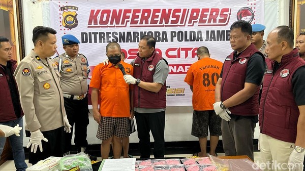 Pemuda di Jambi Ditangkap Bawa Sabu 1 Kg dan 2.500 Ekstasi