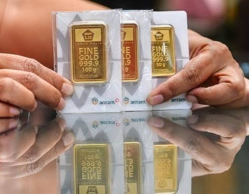 Harga Emas Antam Hari Ini Rontok Parah
