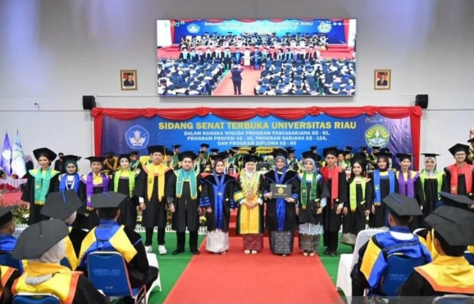 Kukuhkan 3.057 Wisudawan, Lulusan Unri Berdampak untuk Negeri