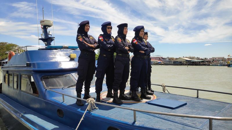 Srikandi Bea Cukai Jaga Laut Kepri dari Barang Ilegal