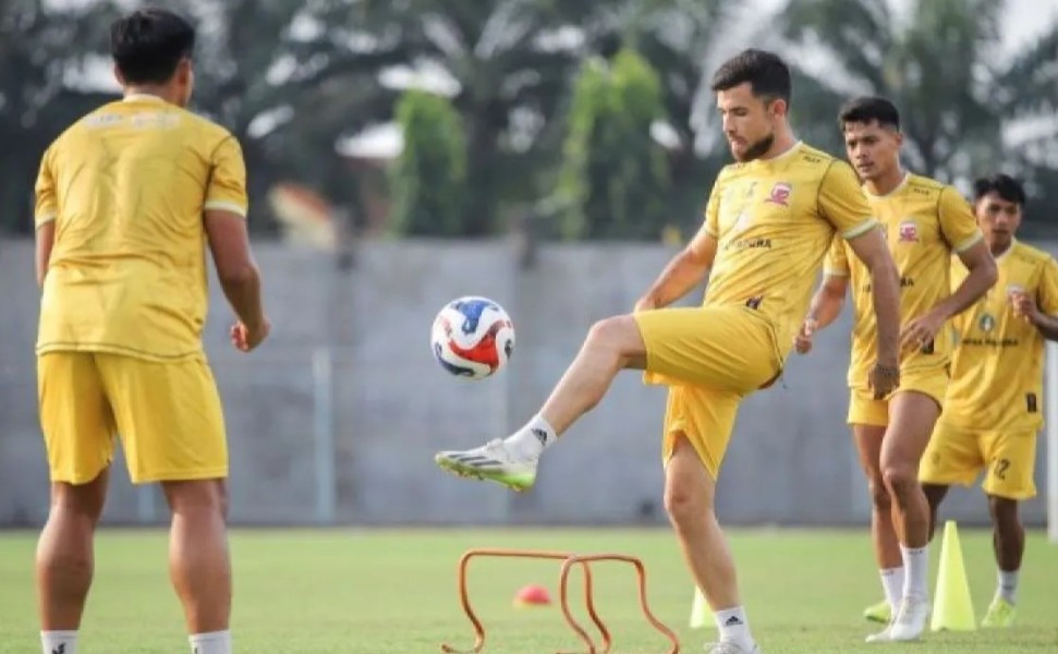 Madura United Segera Gaet Tembok Afrika di Lini Belakang