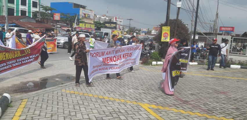 Digeruduk Warga, Chromatic Family Bantah Jual Miras dan Jadi Tempat Maksiat