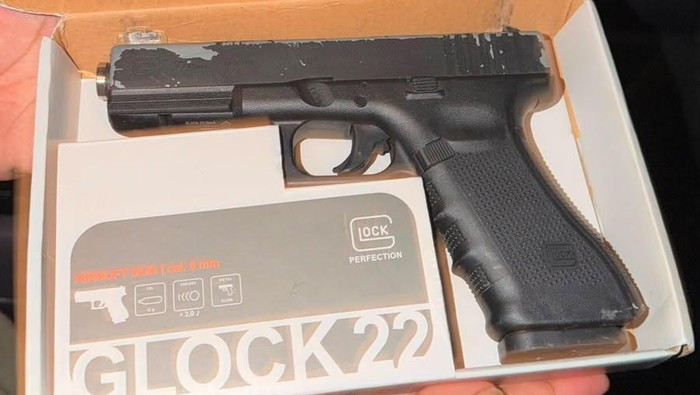 Polisi Bongkar Perdagangan Senjata Ilegal di Priok, 15 Airsoft Gun Disita