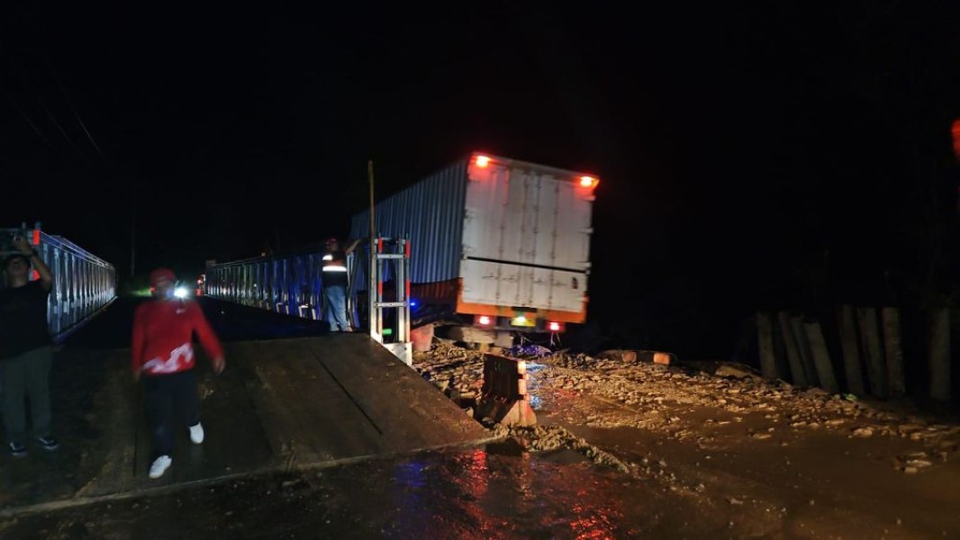 Jalan Lintas Riau-Sumbar Kembali Buka Tutup Akibat Longsor