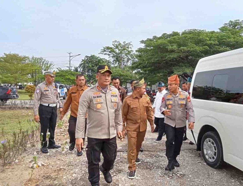 Kapolda dan Gubernur Riau Tanam Pohon di Rohil, Serukan Pelestarian Lingkungan