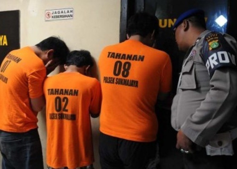 Pulang Malam Sendirian Lewat Jalan Pantura, Remaja Putri di Indramayu Dirampok Komplotan Begal