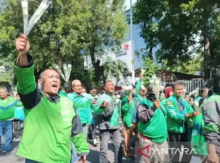 Anggota Komisi V DPR Dukung Prabowo Terbitkan Perpres Ojol