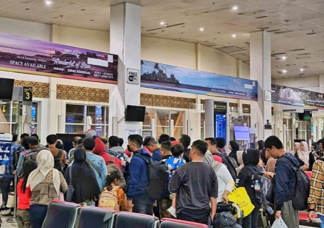 Ekor Pesawat Rusak Dihantam Angin Kencang, Pelita Air Delay Panjang di Pekanbaru