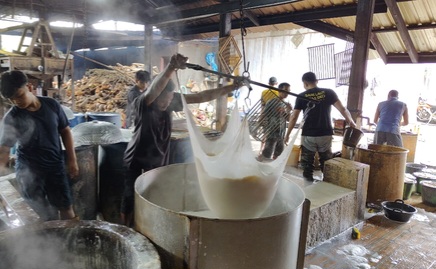 Harga Kedelai Impor Naik, Perajin Tahu Kurangi Produksi