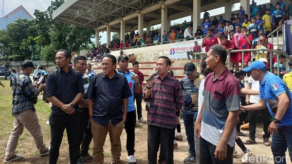 Ratu Dewa Beri Bantuan Rp 20 Juta untuk Askot PSSI Palembang