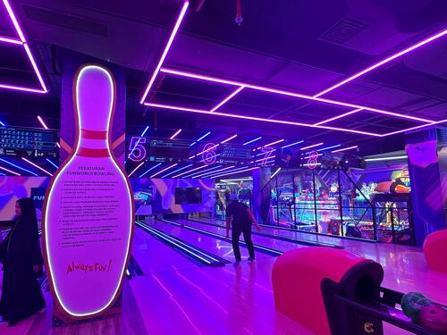 Funworld Bowling di SKA Mall Pekanbaru, Nikmati Pengalaman Bowling Modern dan Wahana VR Terbaru